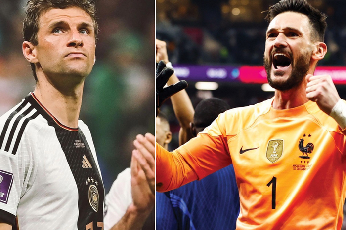 Thomas Muller (L) and Hugo Lloris