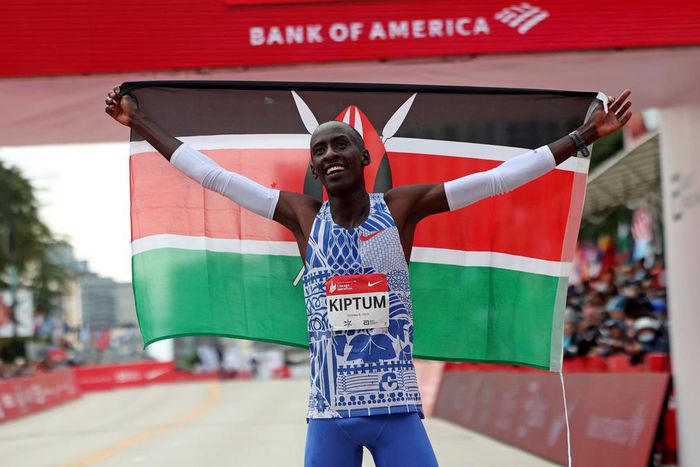 Kelvin Kiptum won the 2023 Bank of America Chicago Marathon with a time of 2:00:35