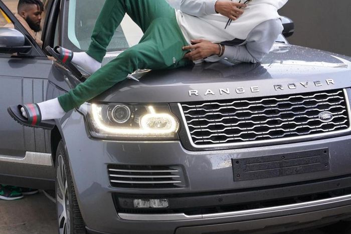 Otile Brown acquires new multimillion Range Rover Vogue