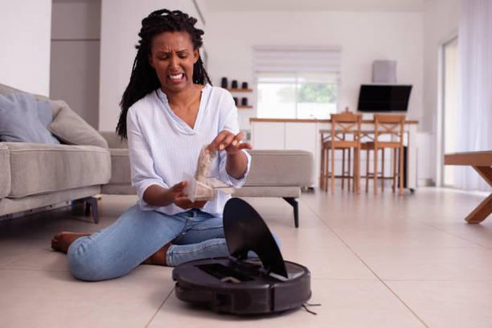 Woman disgusted in a man's house