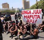 Eric Omondi when he lead demonstrations outside parliament buildings