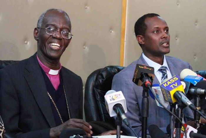 Outgoing EACC CEO Halakhe Waqo (R) with chairperson Eliud Wabukala