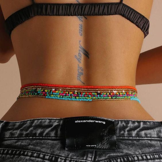 Woman wearing waist beads/Accessories from African traditions/Courtesy