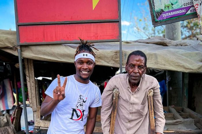 David Moya surprises amputated man with new crutches