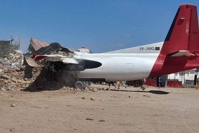 A Kenyan plane carrying humanitarian aid crashed near El-Barde airstrip in Somalia.