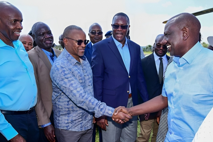 File image of senior government officials receiving President William Ruto during a past visit to Homa Bay