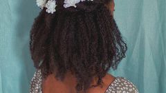 Floral accessories adds a touch of nature to your hairstyle and brings a sense of freshness and femininity.