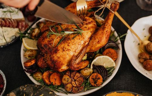 Easy DIY recipe for making whole stuffed chicken at home [Image Credit: Karolina Grabowska]