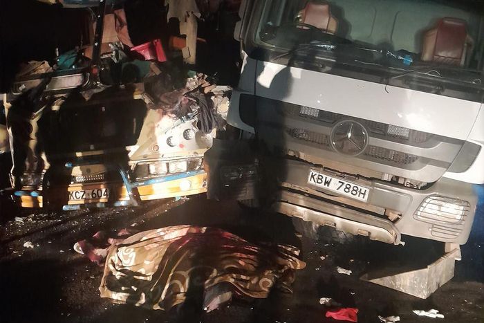 Several die after bus crashes into parked trailer along Nairobi-Garissa Highway