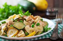 Pasta with zucchini and garlic