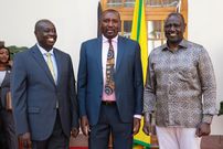 File image of former Bahati Member of Parliament Kimani Ngunjiri sandwitched between UDA party leaders, President William Ruto and his deputy, Rigathi Gachagua