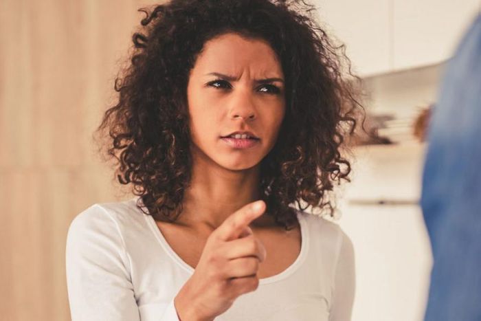 ___7307141___2017___9___13___12___Angry+woman