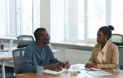 Man and woman having a conversation at the office [Image Credit: Edmond Dantès]