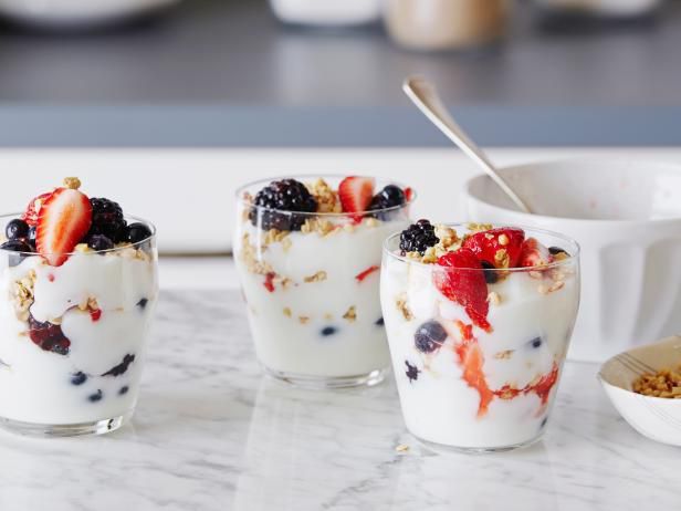 Yoghurt parfait [Food Network]