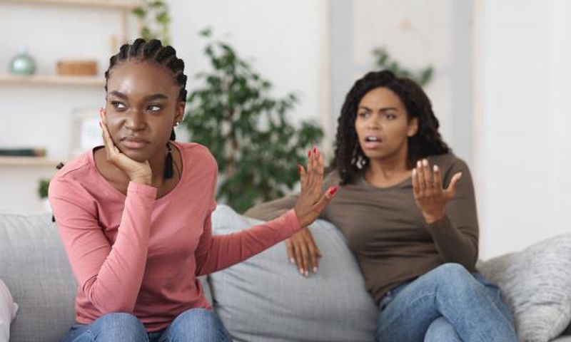 8 casual ways to send away relatives after holidays