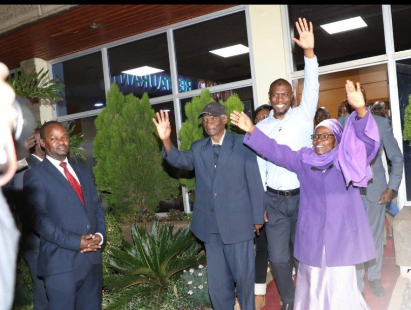 Family and friends who went to receive Stephen Munyakho at the JKIA