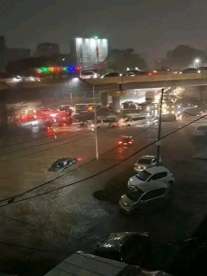 Floods wreak havoc in parts of Nairobi after heavy downpour