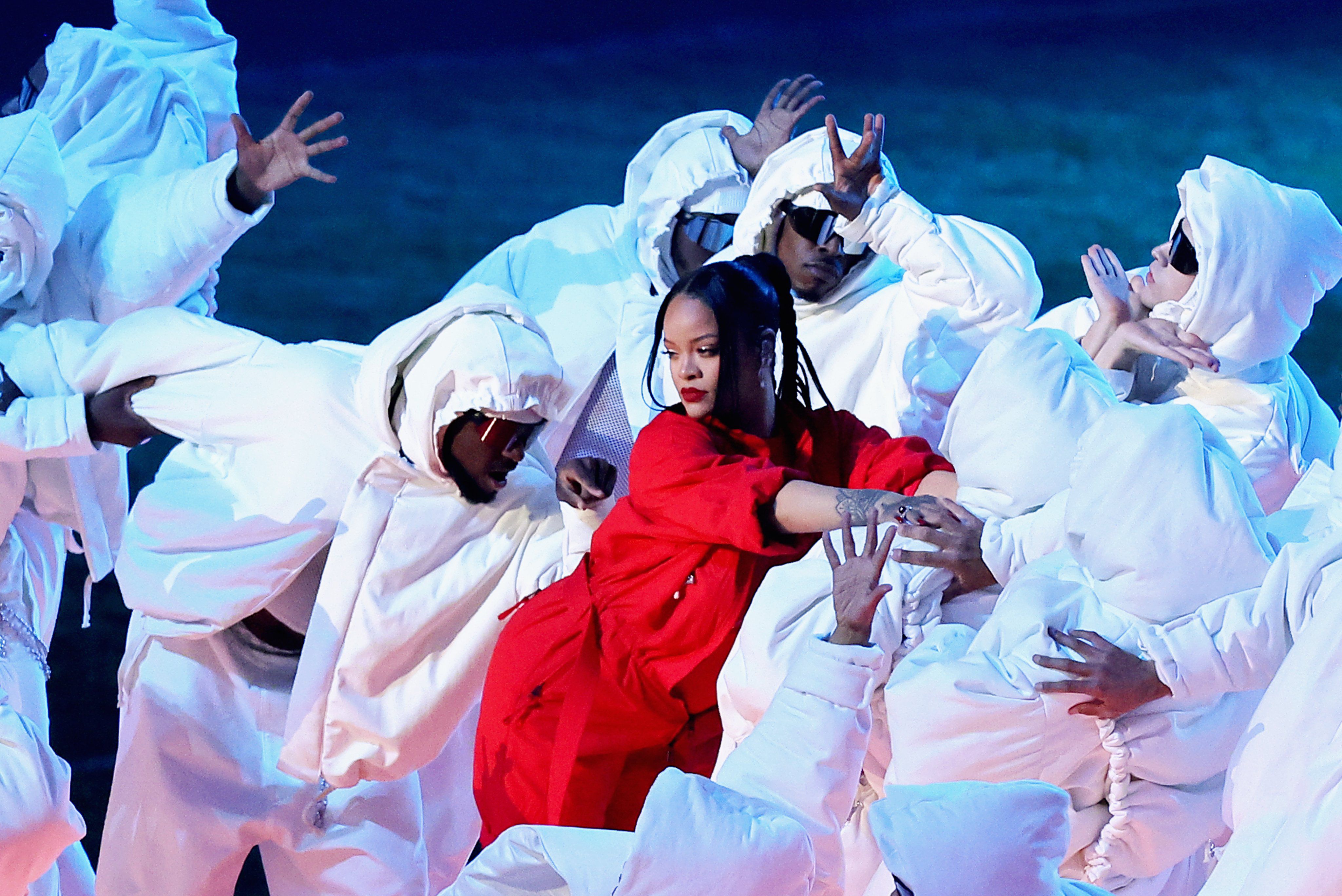 Rihanna Will Give Super Bowl Halftime Performance '1000 Percent