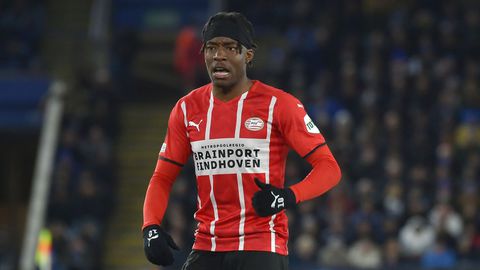 Noni Madueke in action for PSV