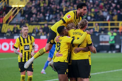 Borussia Dortmund team celebrating a goal