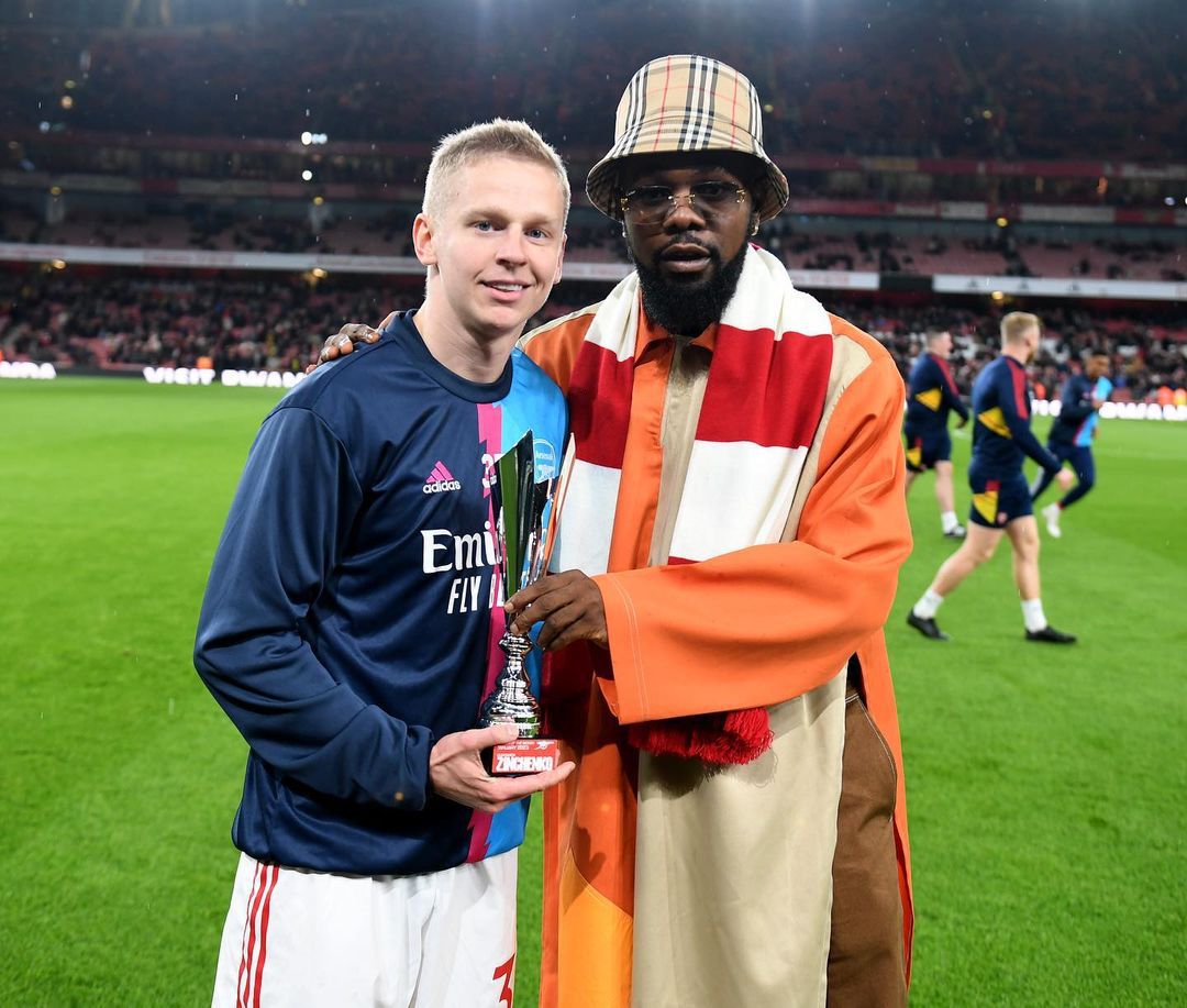 Patoranking shows off photos as he presents Arsenal star Oleksandr ...