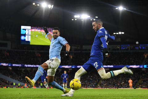 Etihad Stadium, Manchester, England; FA Cup Football, Manchester City versus Chelsea; Hakim Ziyech of Chelsea crosses the ball into the box past Mahrez of Man City