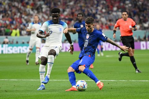 Bukayo Saka and Cristian Pulisic do battle in England vs USA