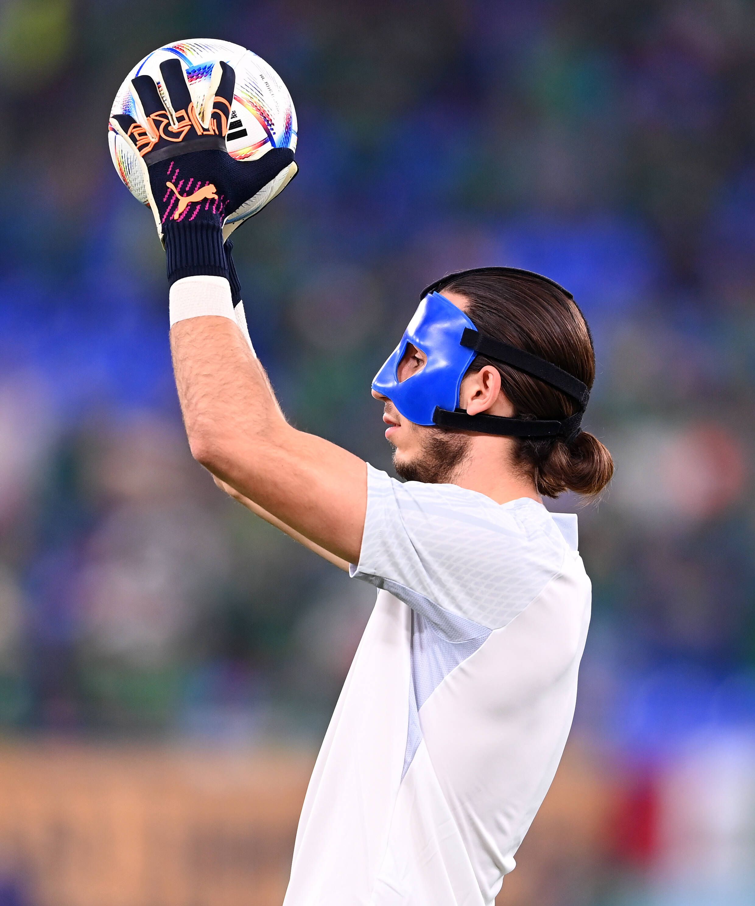 Tottenham ace Son Heung-min spotted wearing a mask as South Korea face  Uruguay at World Cup 