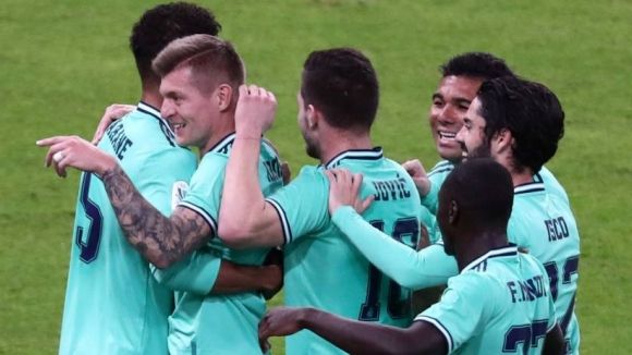 Реал Мадрид е на финал, красиви голове съкрушиха Валенсия (видео)