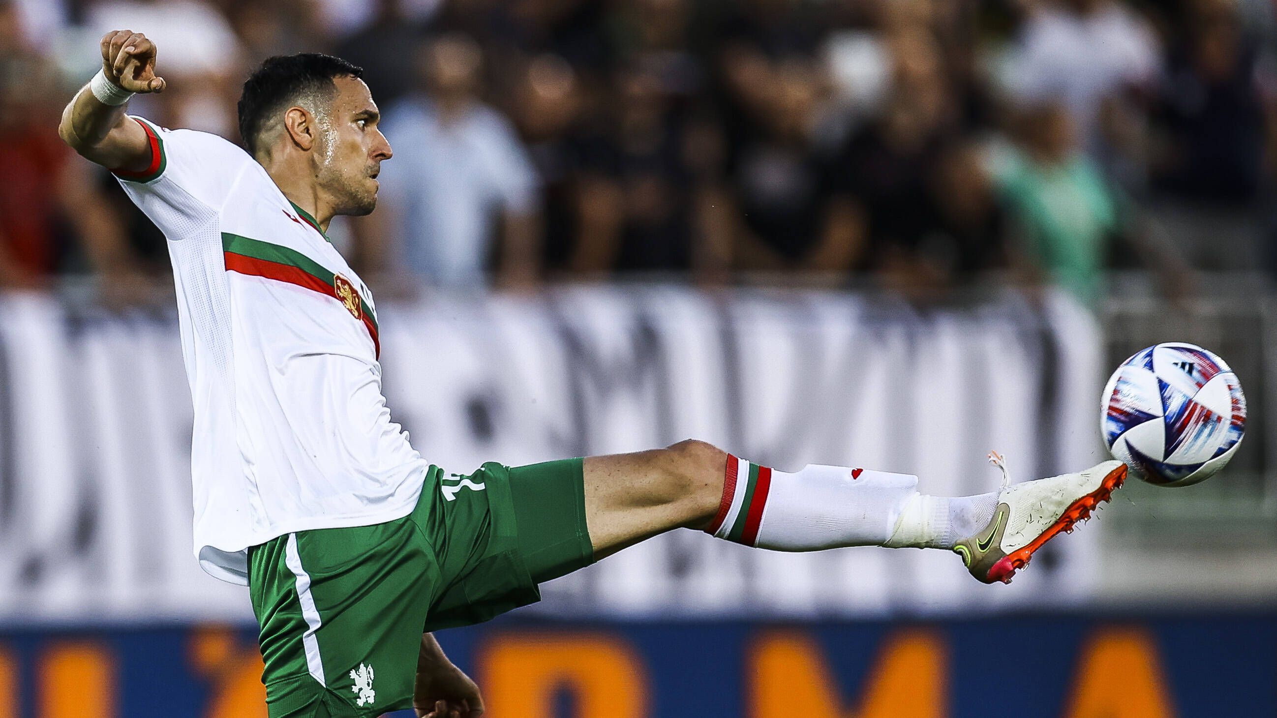 България търси първа победа в лигата от четири години